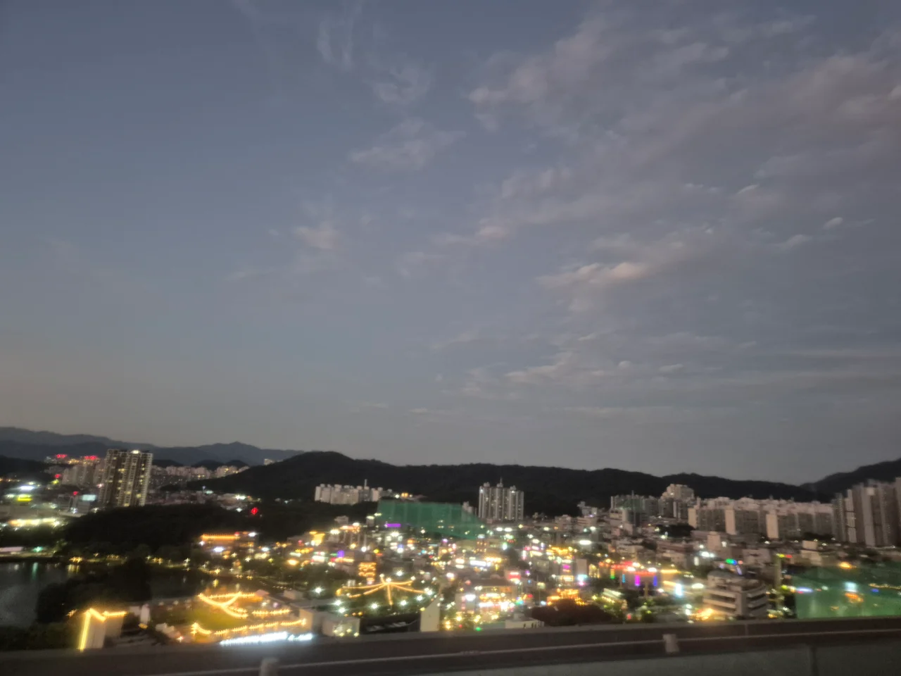 루프탑에서 내려다본 수성구 도심의 밤 야경
