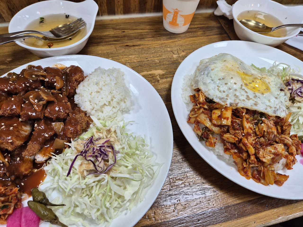 서문돈가스 수제돈까스와 김치덮밥 두 접시